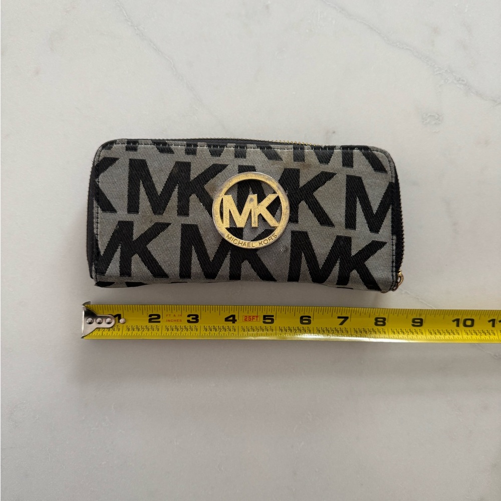 michael kors vintage wallet 🖤